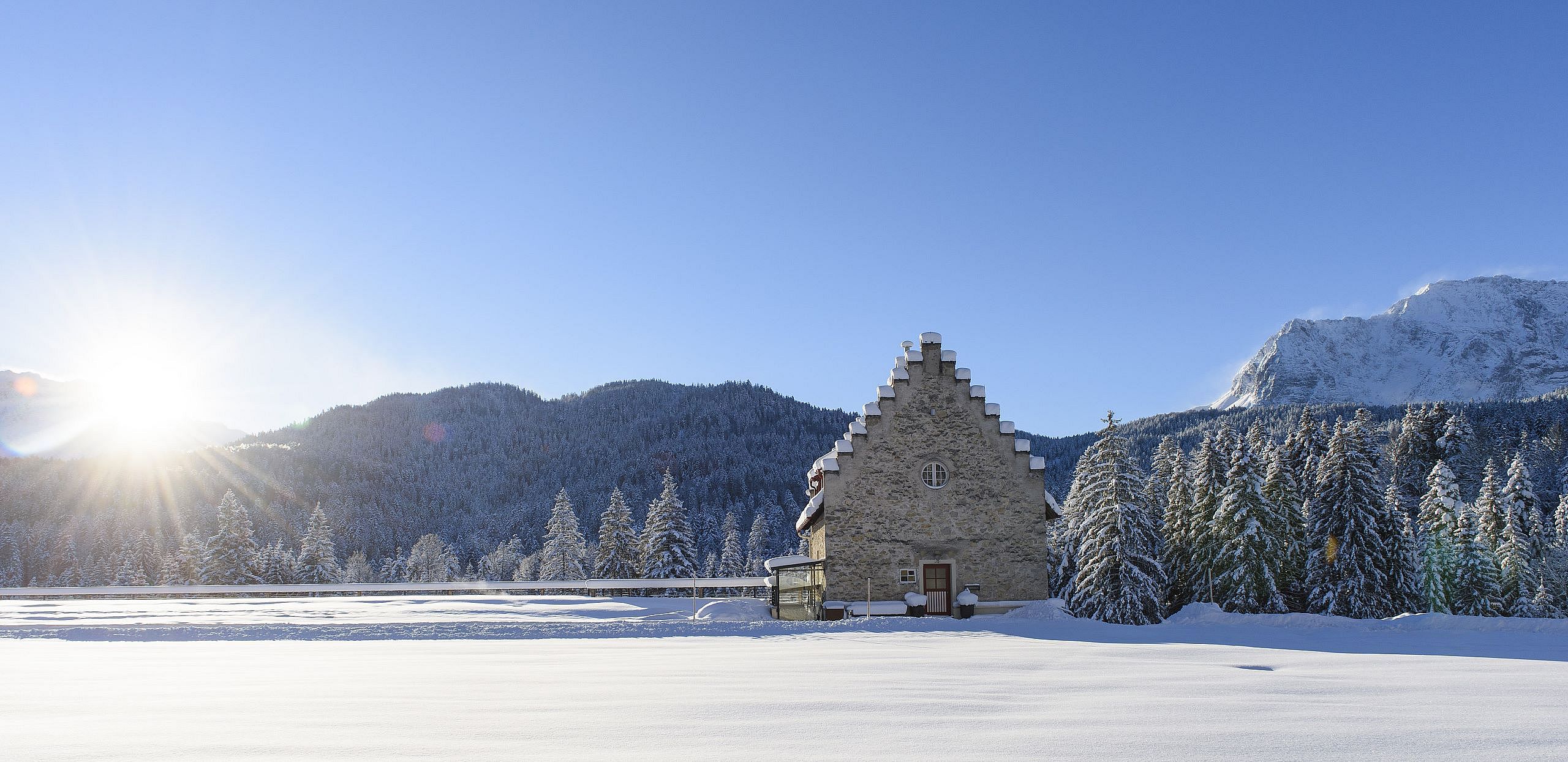 Das Kranzbach Torhaus inmitten einer zauberhaften Winterlandschaft