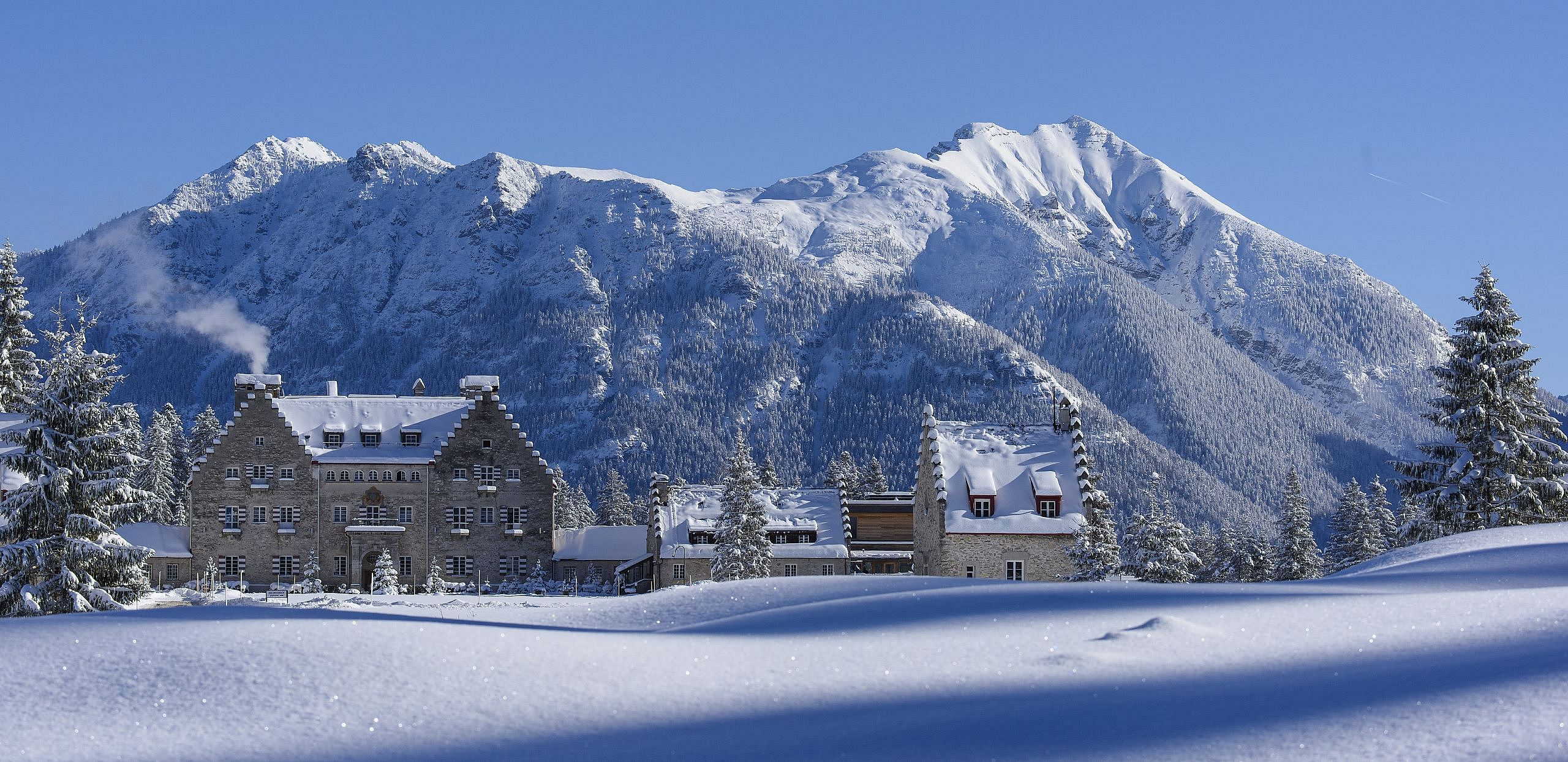 Mary Portman House mit Bergkulisse