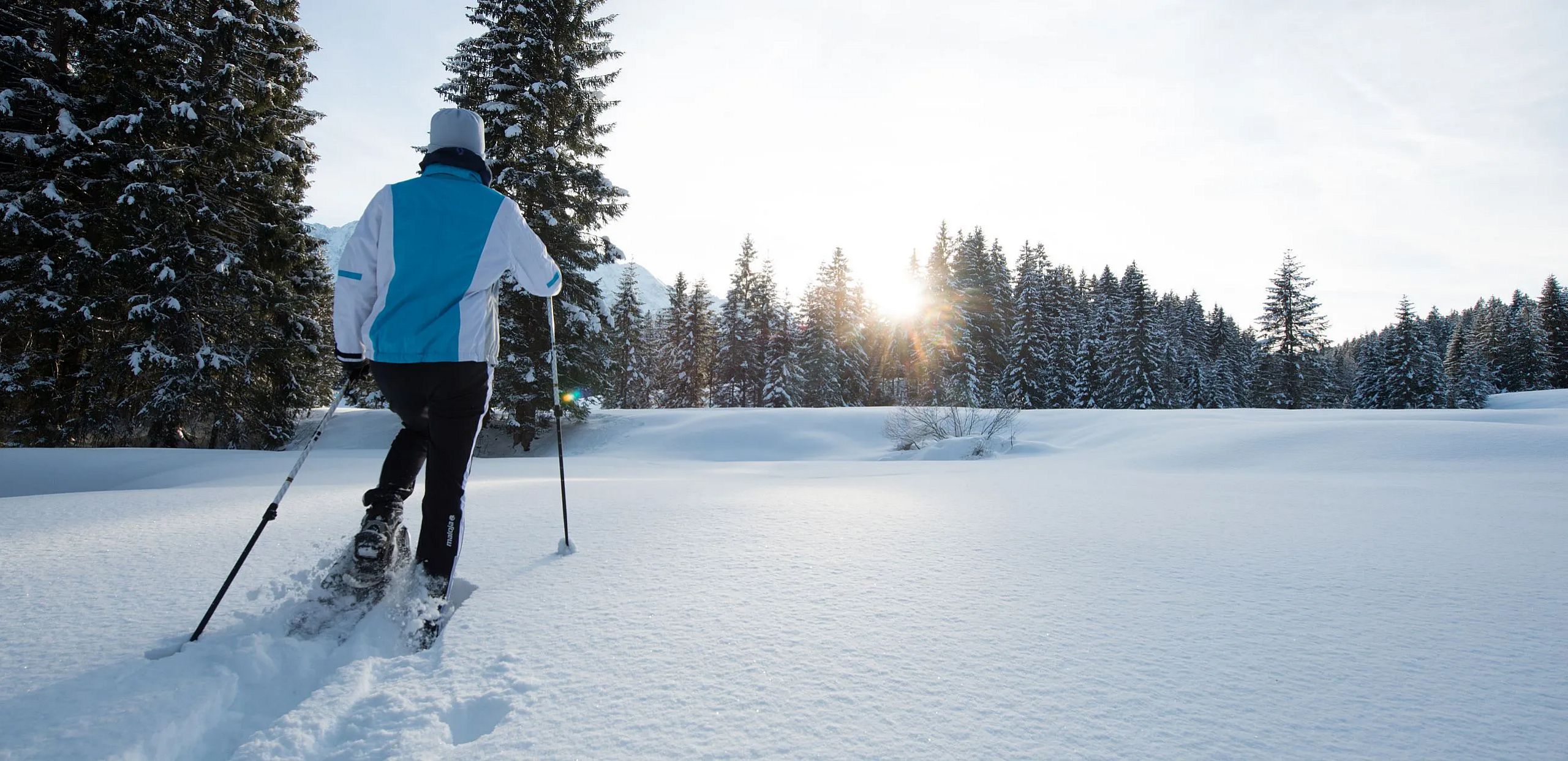 Schneeschuhwanderung durch die Winterlandschaft