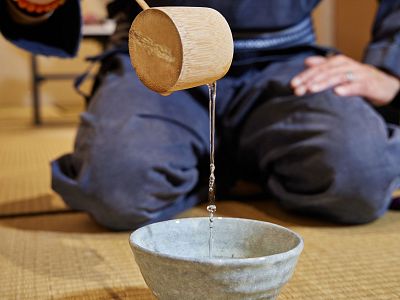 Teezerermonie im Meditation House