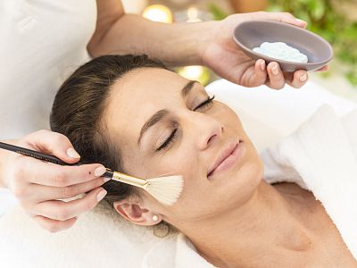 Kosmetik-Extras von Kopf bis Fuß